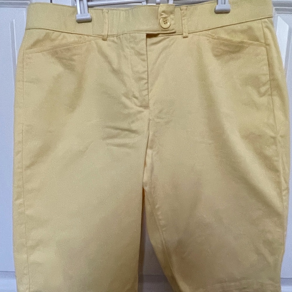 Coral Bay Ladies Bermuda Shorts. Size 14. Color. Yellow.
